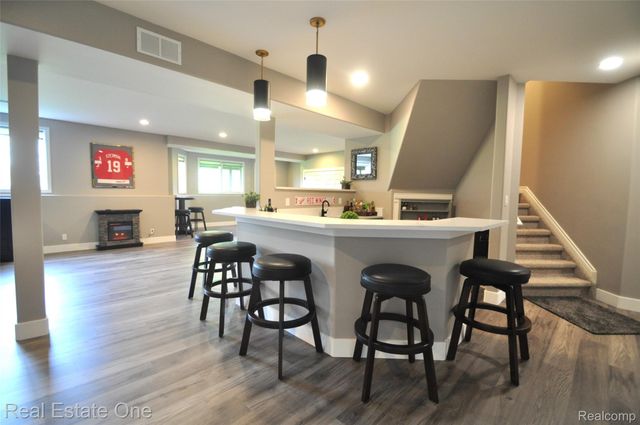 3648 W Tienken Road, Rochester Hills, MI 48306