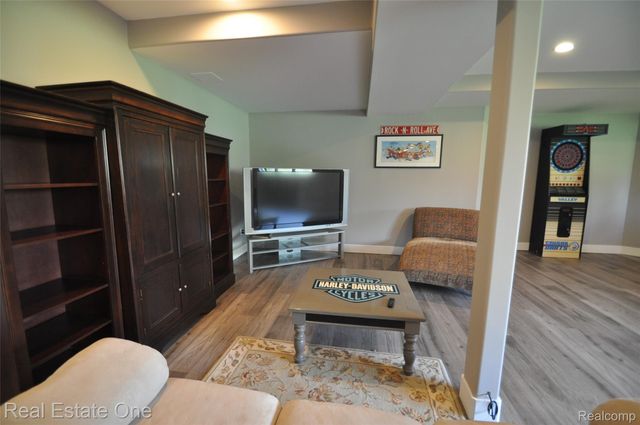 3648 W Tienken Road, Rochester Hills, MI 48306