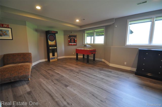 3648 W Tienken Road, Rochester Hills, MI 48306