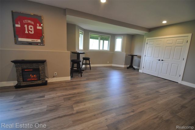 3648 W Tienken Road, Rochester Hills, MI 48306