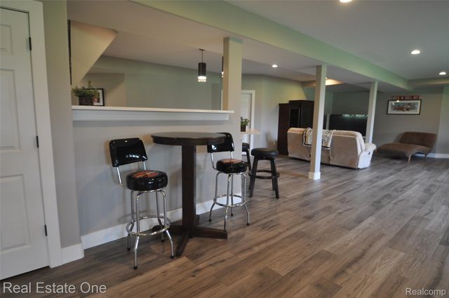 3648 W Tienken Road, Rochester Hills, MI 48306