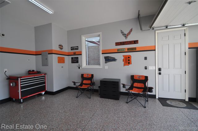 3648 W Tienken Road, Rochester Hills, MI 48306