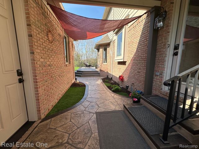 3648 W Tienken Road, Rochester Hills, MI 48306