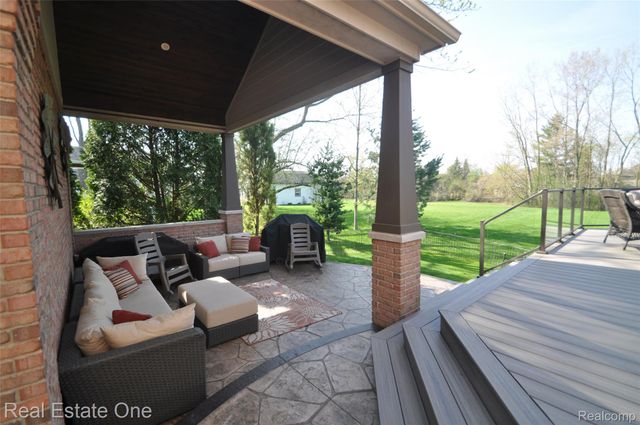 3648 W Tienken Road, Rochester Hills, MI 48306
