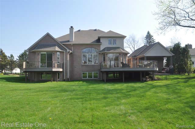 3648 W Tienken Road, Rochester Hills, MI 48306