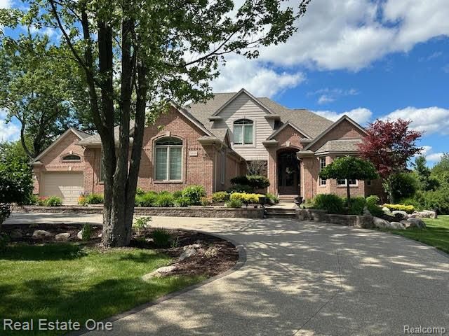 3648 W Tienken Road, Rochester Hills, MI 48306