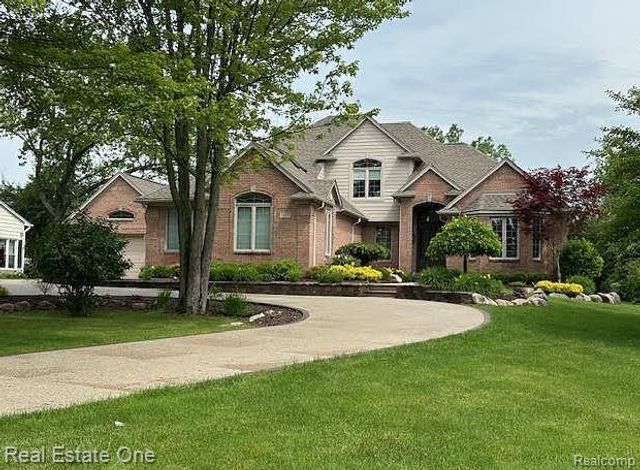 3648 W Tienken Road, Rochester Hills, MI 48306