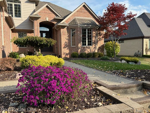 3648 W Tienken Road, Rochester Hills, MI 48306
