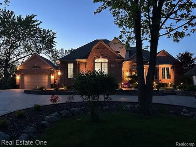 3648 W Tienken Road, Rochester Hills, MI 48306