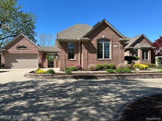 3648 W Tienken Road, Rochester Hills, MI 48306