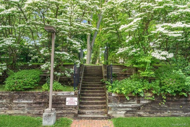 195 South Middle Neck Road 1F, Great Neck, NY 11021