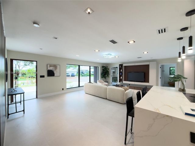 5561 NE 28th Ave, Fort Lauderdale, FL 33308