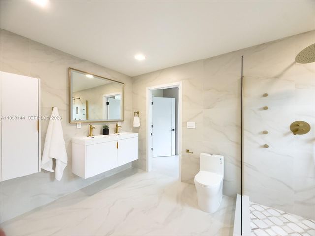 5561 NE 28th Ave, Fort Lauderdale, FL 33308