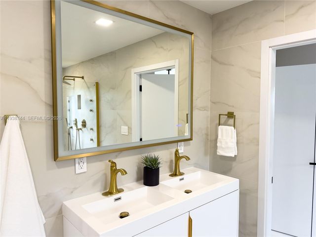 5561 NE 28th Ave, Fort Lauderdale, FL 33308