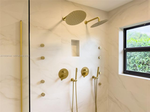 5561 NE 28th Ave, Fort Lauderdale, FL 33308