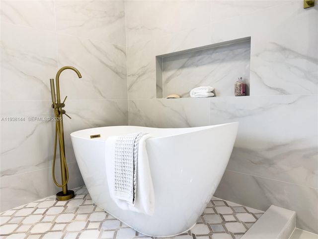 5561 NE 28th Ave, Fort Lauderdale, FL 33308