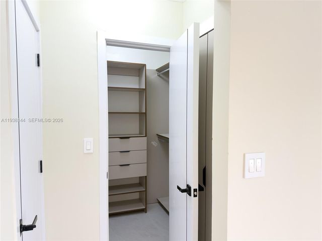 5561 NE 28th Ave, Fort Lauderdale, FL 33308