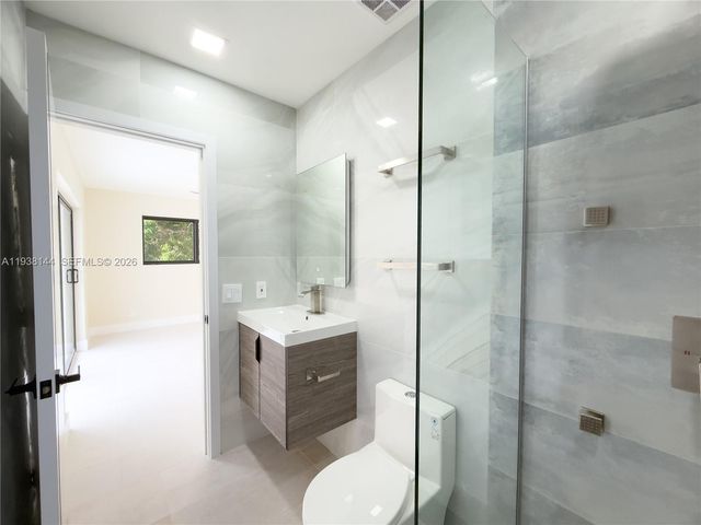 5561 NE 28th Ave, Fort Lauderdale, FL 33308