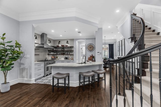 2222 Worthington Street, Dallas, TX 75204