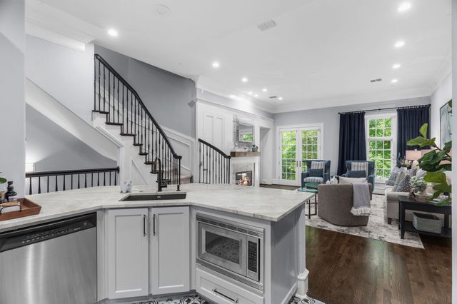 2222 Worthington Street, Dallas, TX 75204