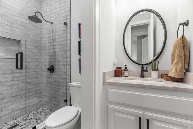 2222 Worthington Street, Dallas, TX 75204