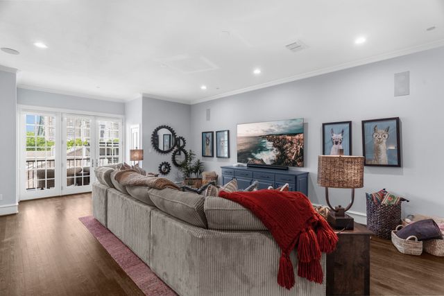 2222 Worthington Street, Dallas, TX 75204