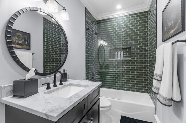 2222 Worthington Street, Dallas, TX 75204