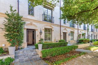 2222 Worthington Street, Dallas, TX 75204