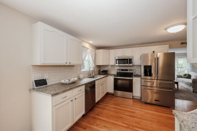 19 Burgess Drive, Litchfield, NH 03052