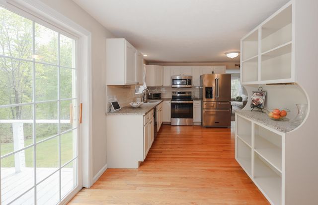19 Burgess Drive, Litchfield, NH 03052