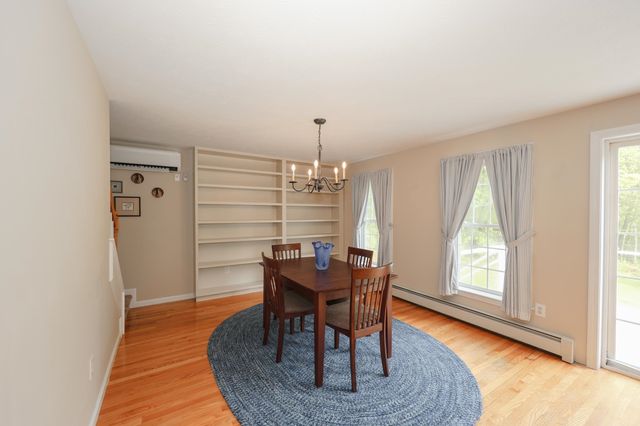 19 Burgess Drive, Litchfield, NH 03052
