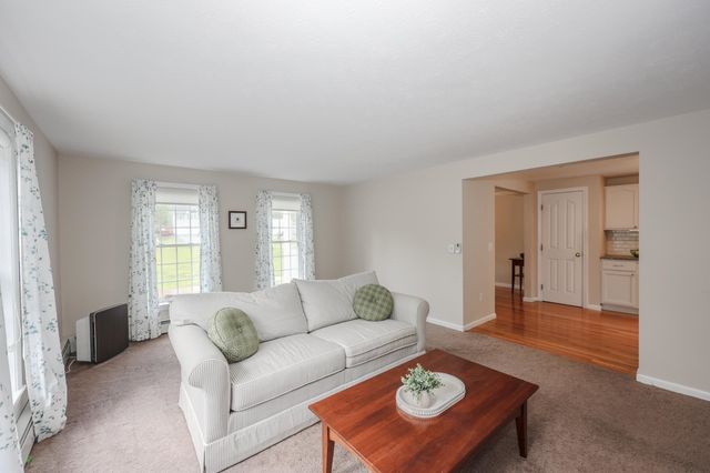 19 Burgess Drive, Litchfield, NH 03052