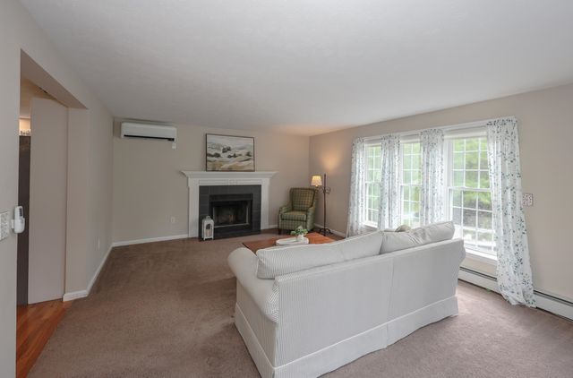 19 Burgess Drive, Litchfield, NH 03052