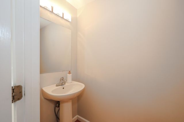 19 Burgess Drive, Litchfield, NH 03052