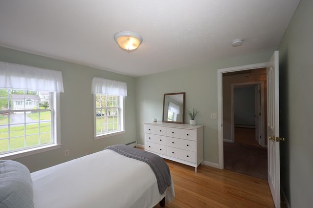 19 Burgess Drive, Litchfield, NH 03052