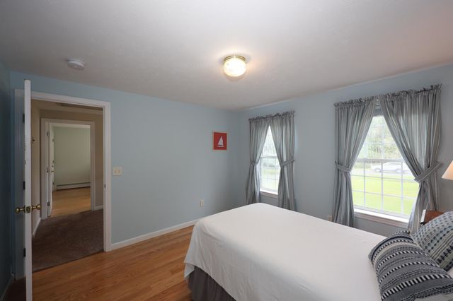 19 Burgess Drive, Litchfield, NH 03052