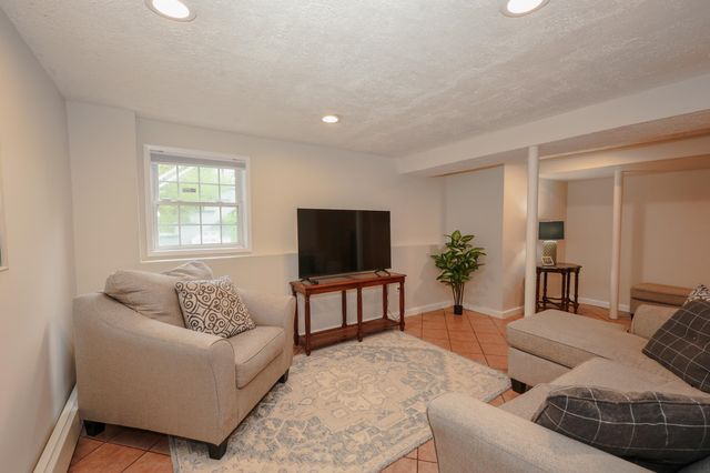 19 Burgess Drive, Litchfield, NH 03052