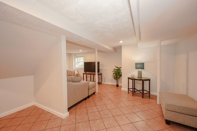 19 Burgess Drive, Litchfield, NH 03052