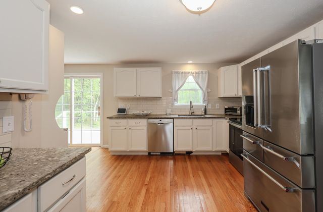 19 Burgess Drive, Litchfield, NH 03052