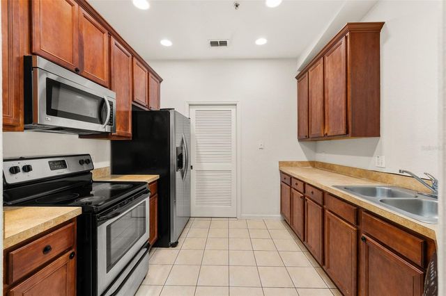 3000 LAUREL PARK LANE 302, Kissimmee, FL 34741