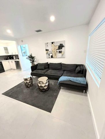 1211 NE 15TH Avenue 2, Fort Lauderdale, FL 33304