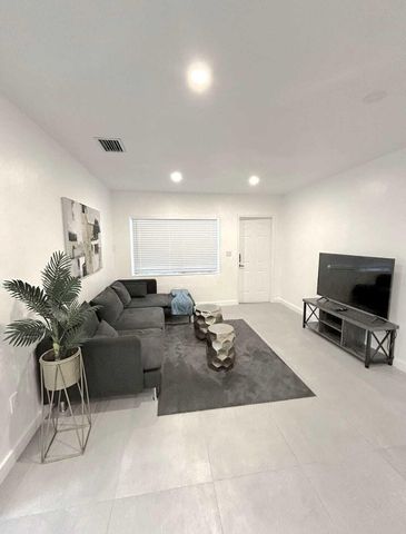 1211 NE 15TH Avenue 2, Fort Lauderdale, FL 33304