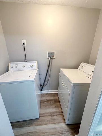 8661 Dodge Avenue, Warren, MI 48089