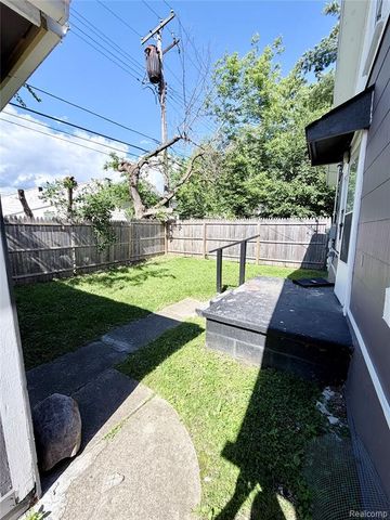 8661 Dodge Avenue, Warren, MI 48089