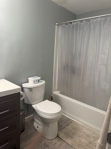 71 Mystic St 11, Methuen, MA 01844