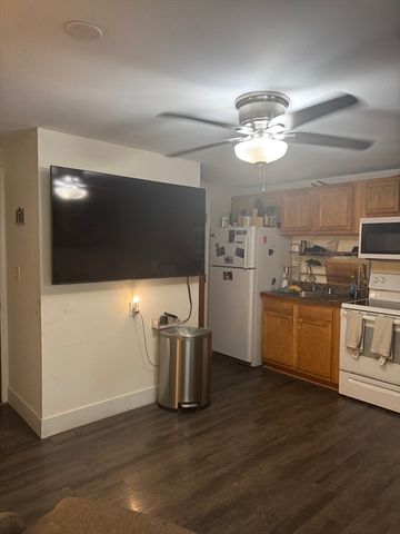 71 Mystic St 11, Methuen, MA 01844