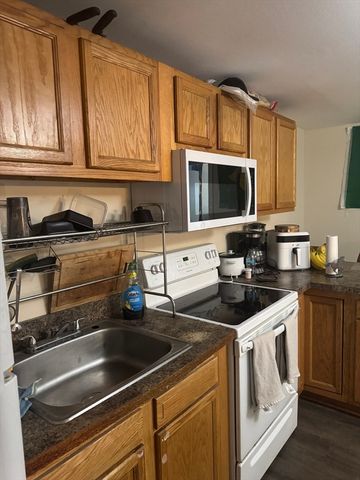 71 Mystic St 11, Methuen, MA 01844