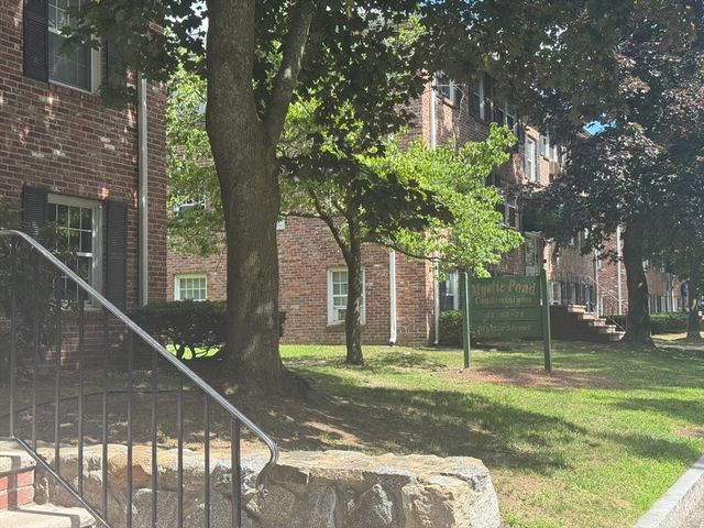 71 Mystic St 11, Methuen, MA 01844