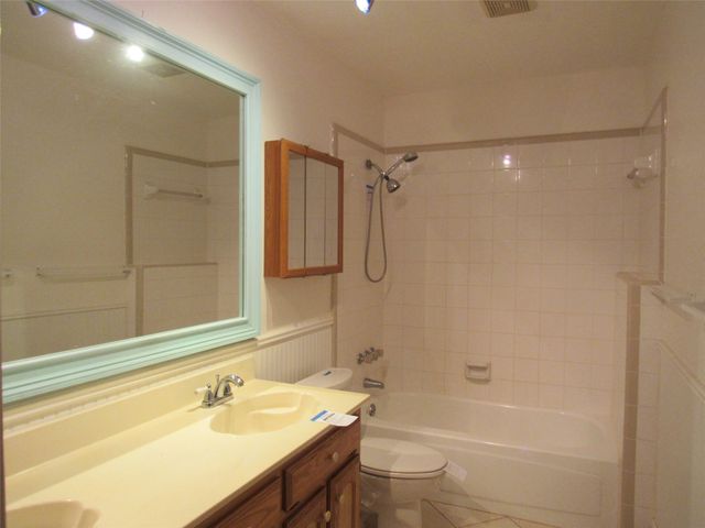 812 Regina Drive, Hewitt, TX 76643