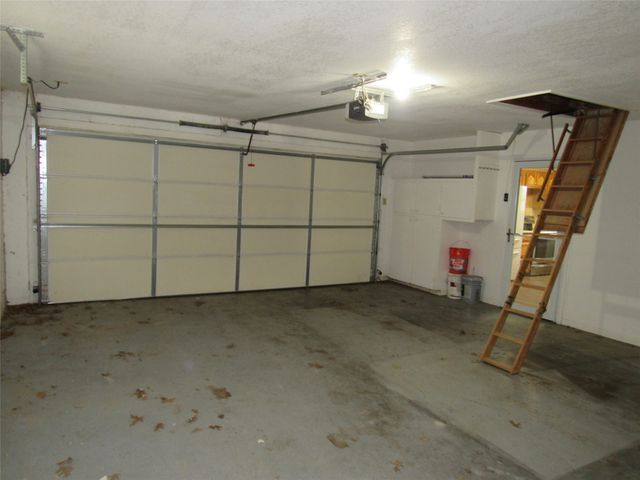 812 Regina Drive, Hewitt, TX 76643